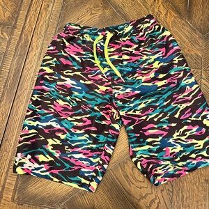 Boys Under Armour Size Large Swim Trunks
